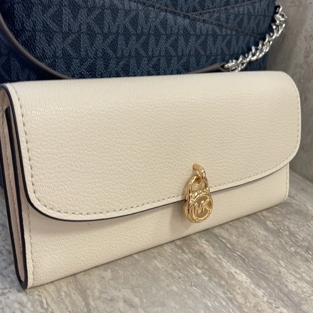Michael Kors Hamilton Large Leather Continental Wallet
Light Cream
NWT
L - Picture 2 of 16